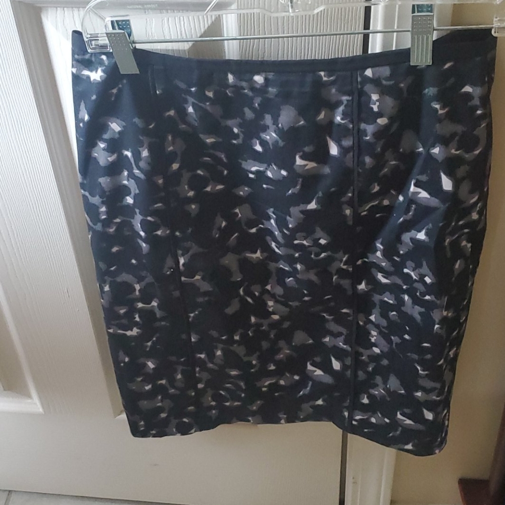6p Ann Taylor Loft Black and Gray Pencil Skirt.
